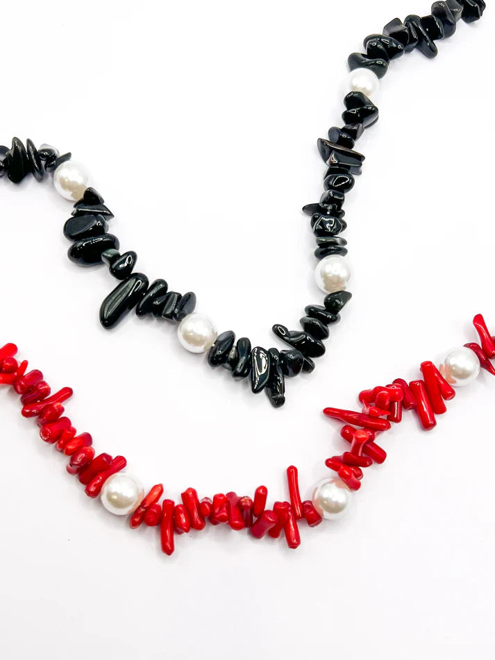 Folie à Trois korte telefoonketting Shell Whisper black