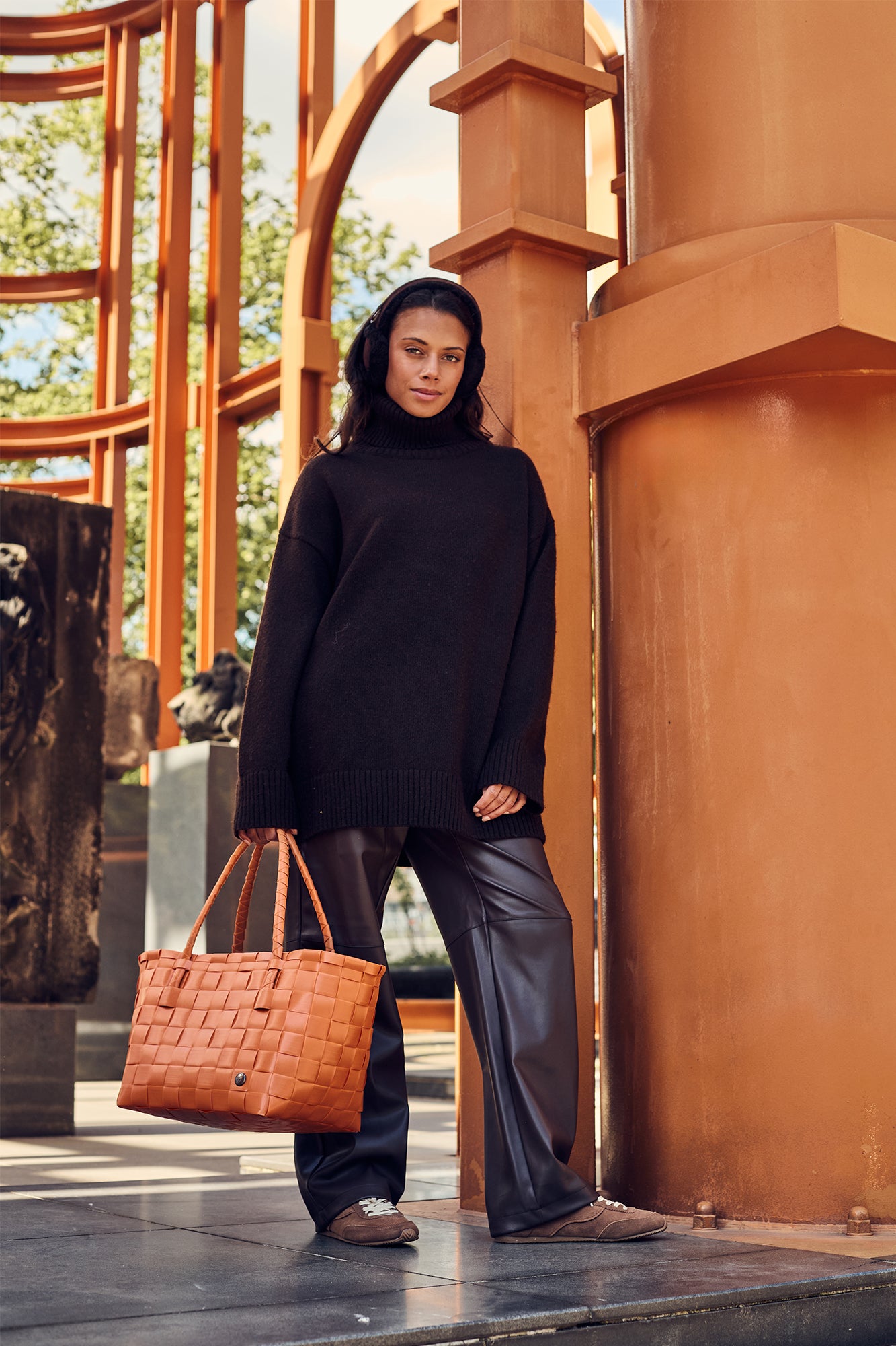 Handed By - Paris - 123 pumpkin orange