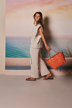 Handed By - Paris - 125 deep carrot orange