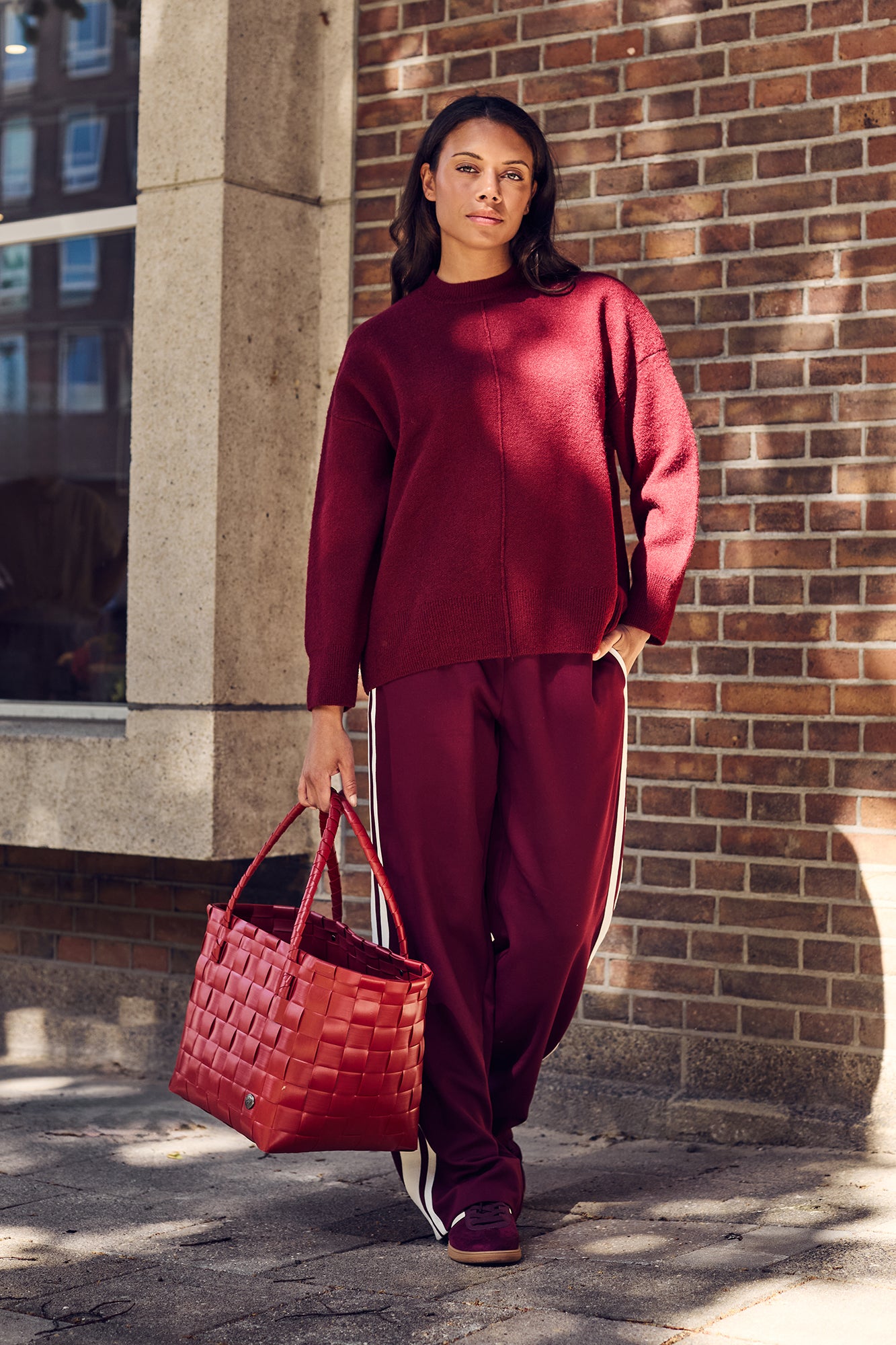 Handed By - Paris - 136 crimson red