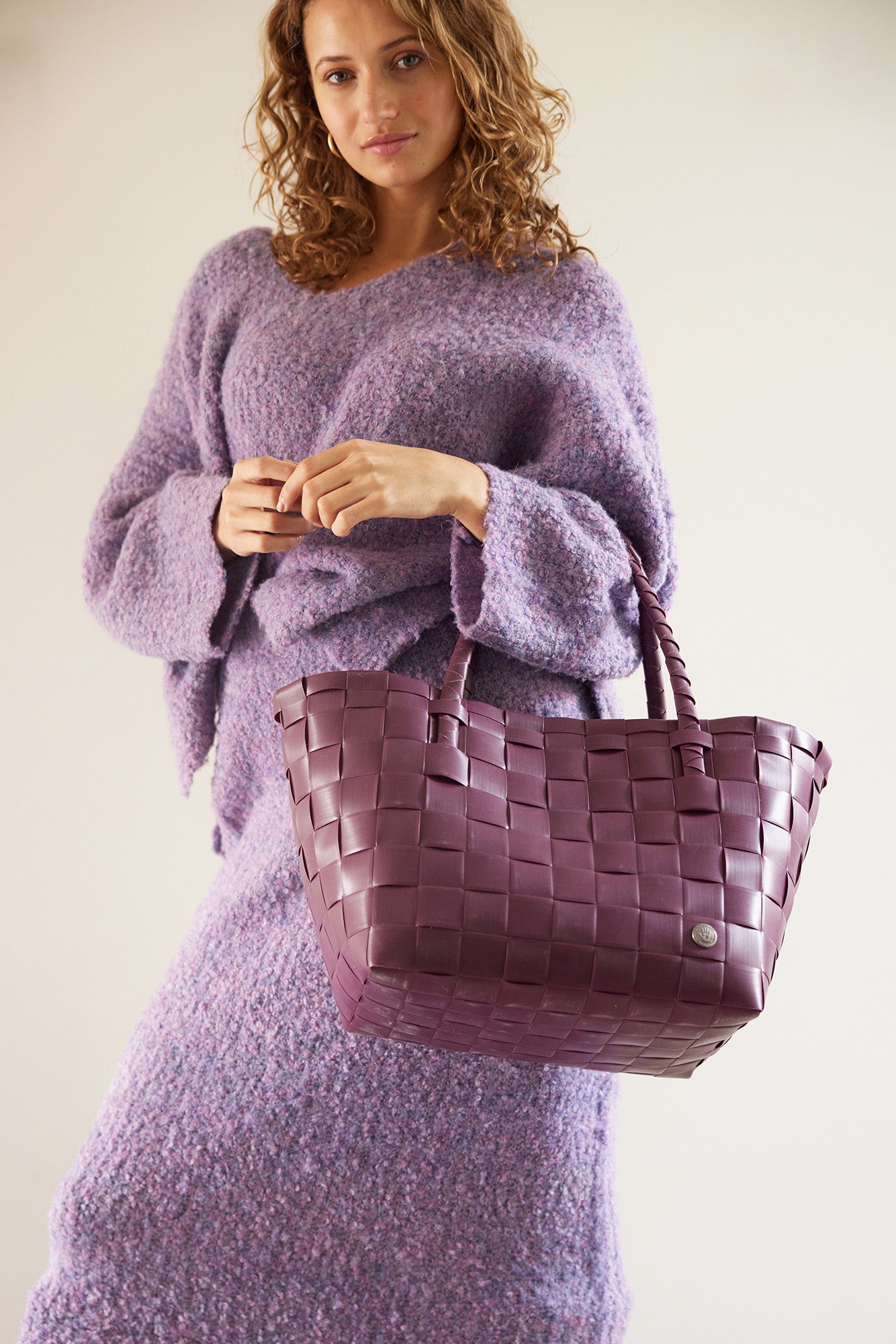 Handed By - Paris - 139 grape purple