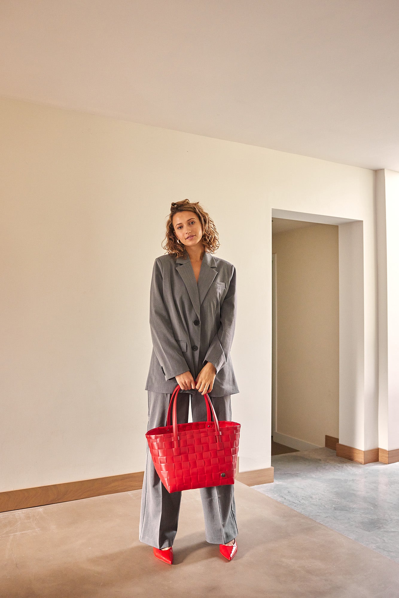 Handed By - Color Match - 135 pepper red