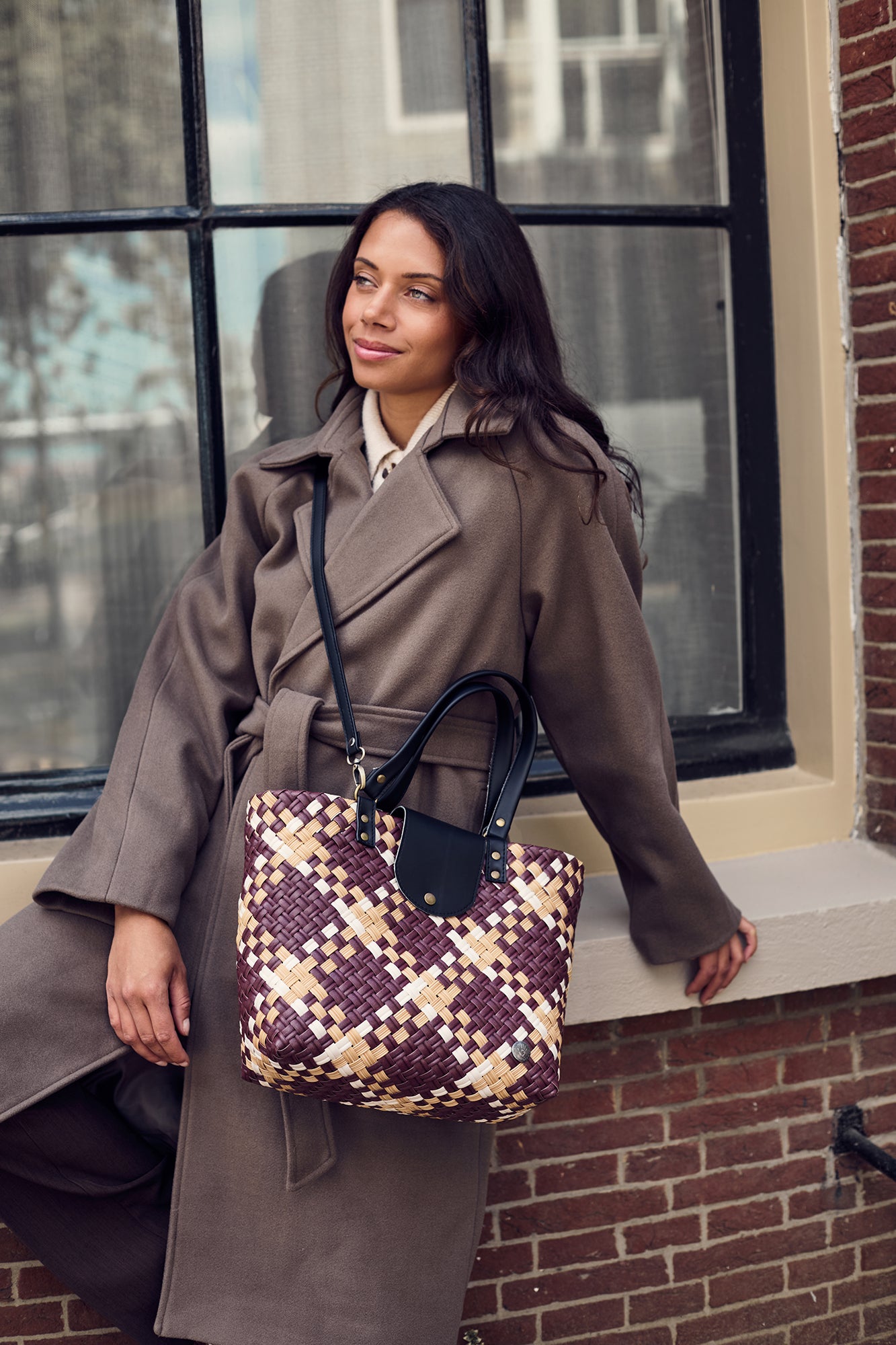 Handed By - Alley - P178 Chestnut brown pattern