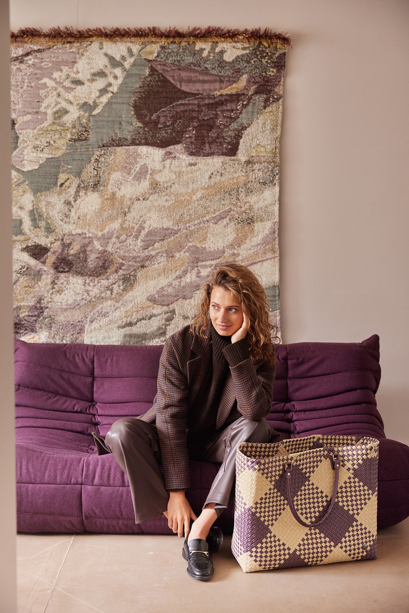 Handed By - Avenue - P48 plum