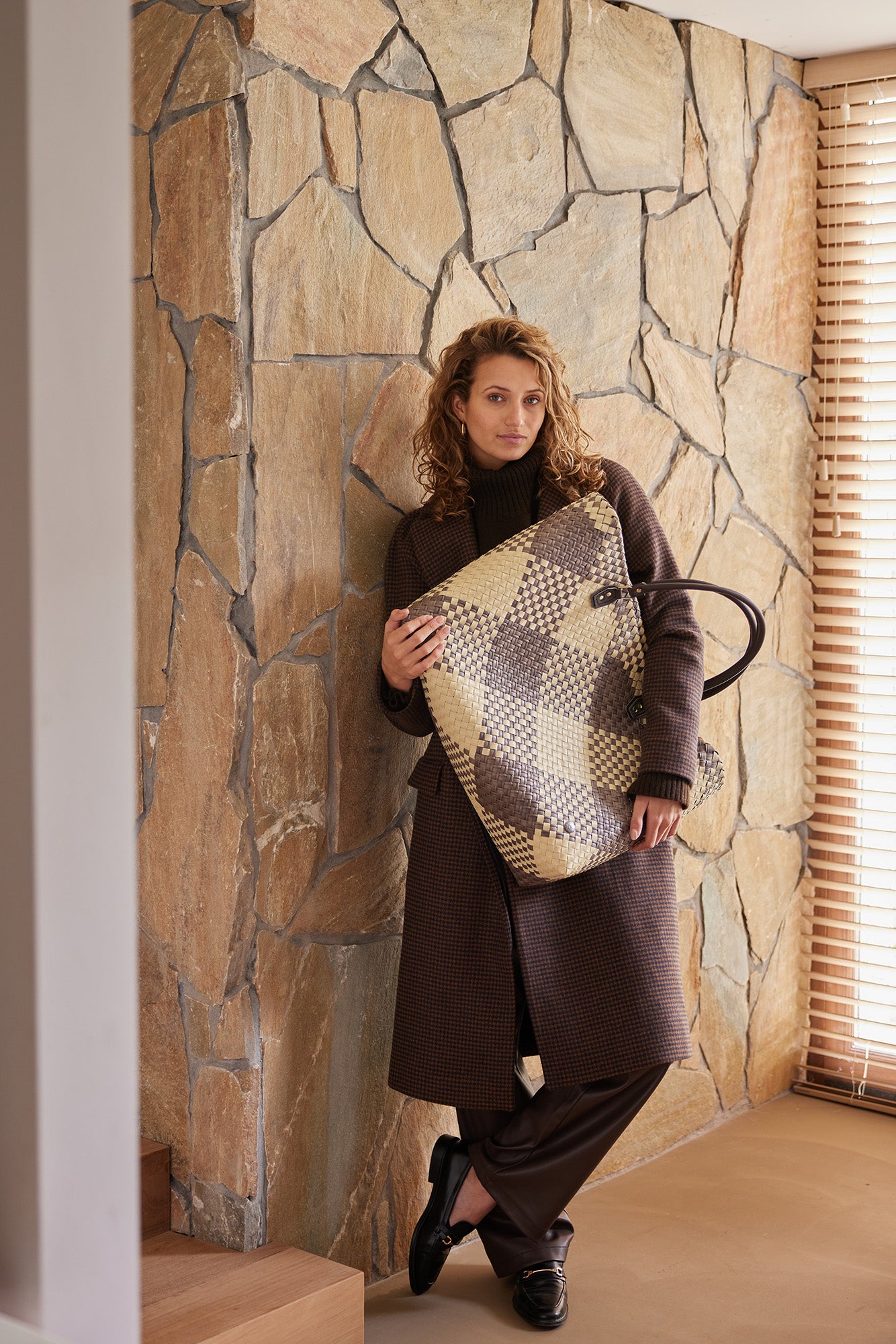 Handed By - Avenue - P85 sienna