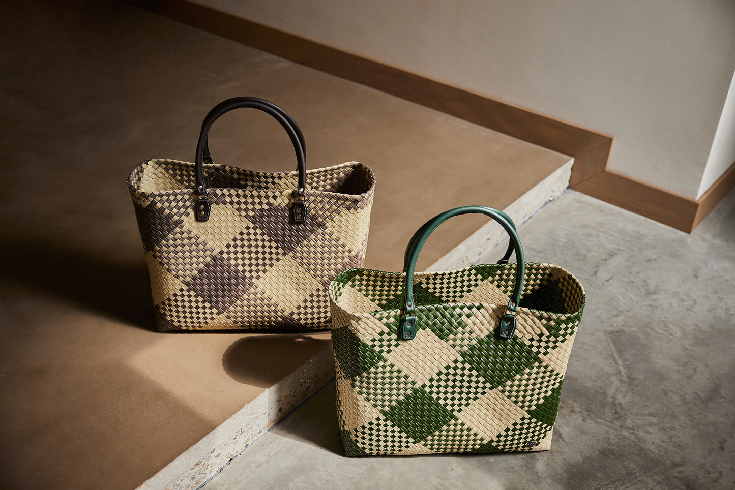 Handed By - Avenue - P88 taupe