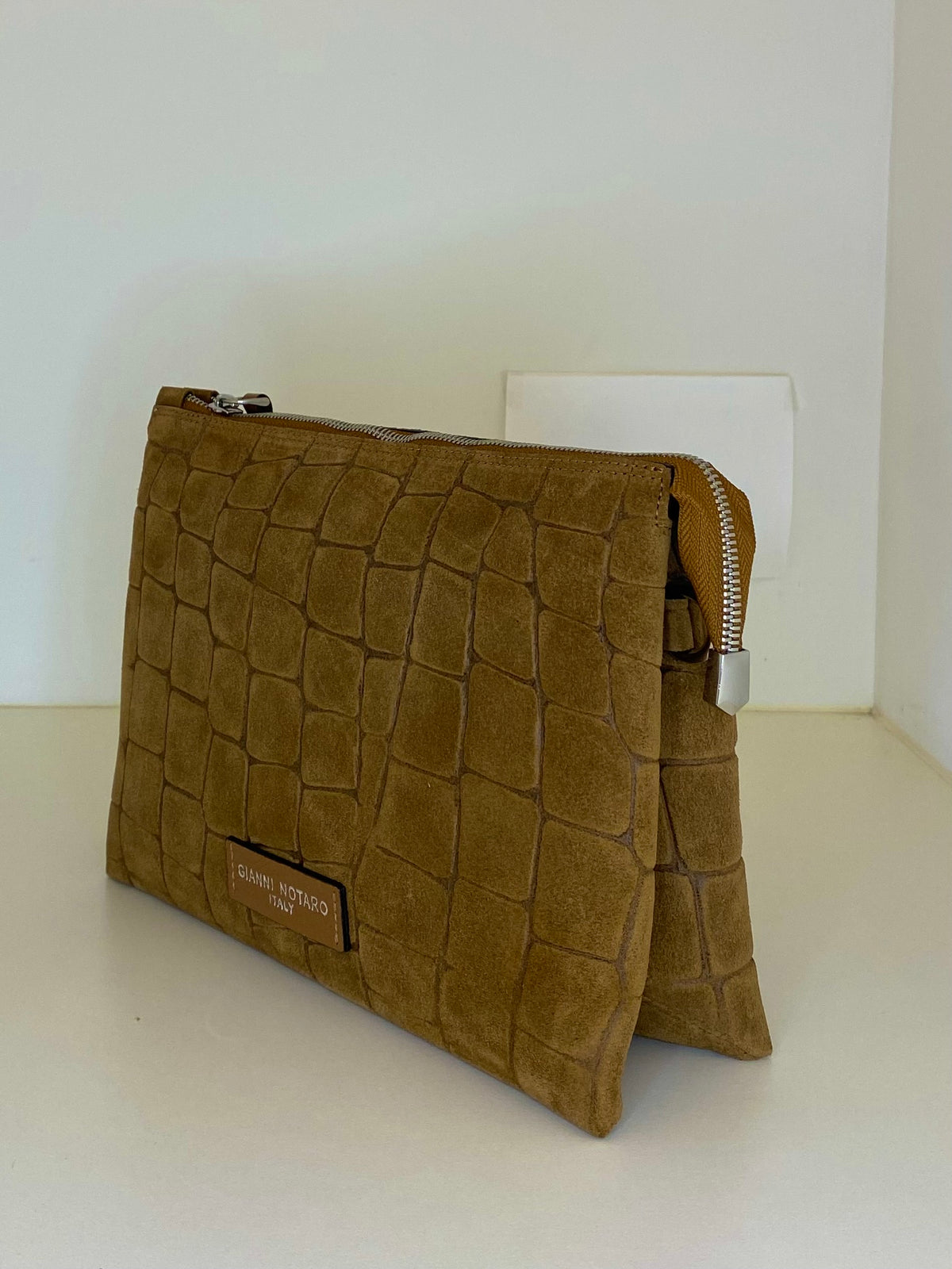 Gianni Notaro  335   cuoio