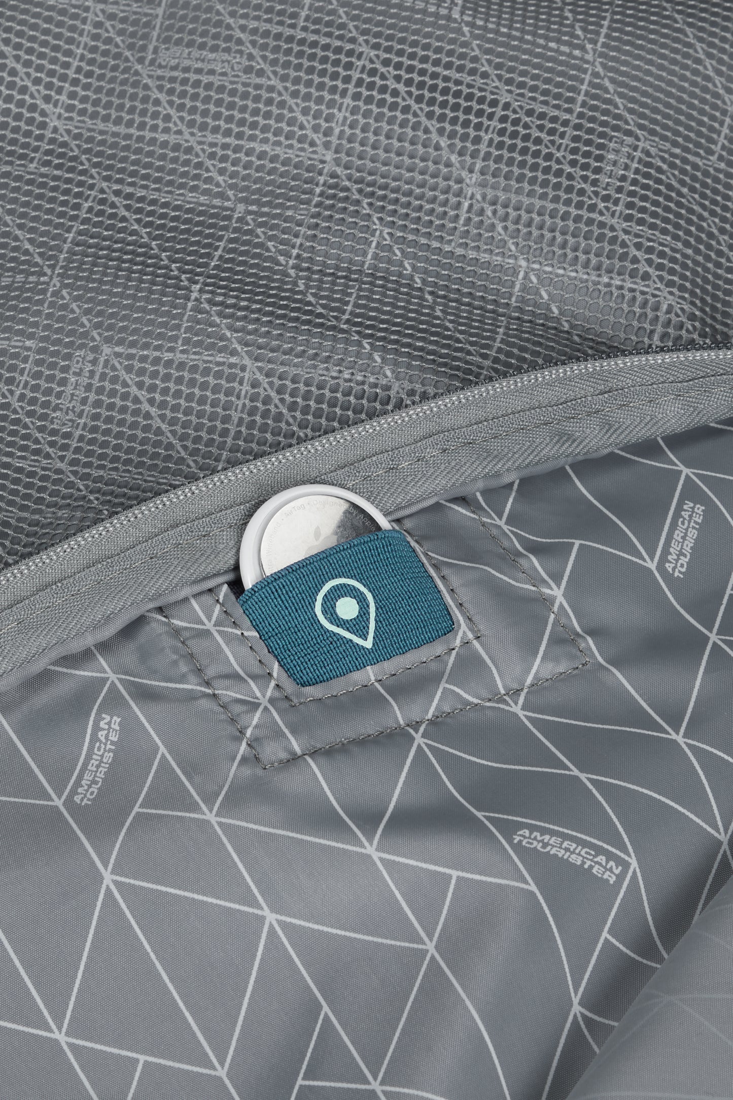 American Tourister  FASTFORWARD  spinner 68 exp.   Totally Teal