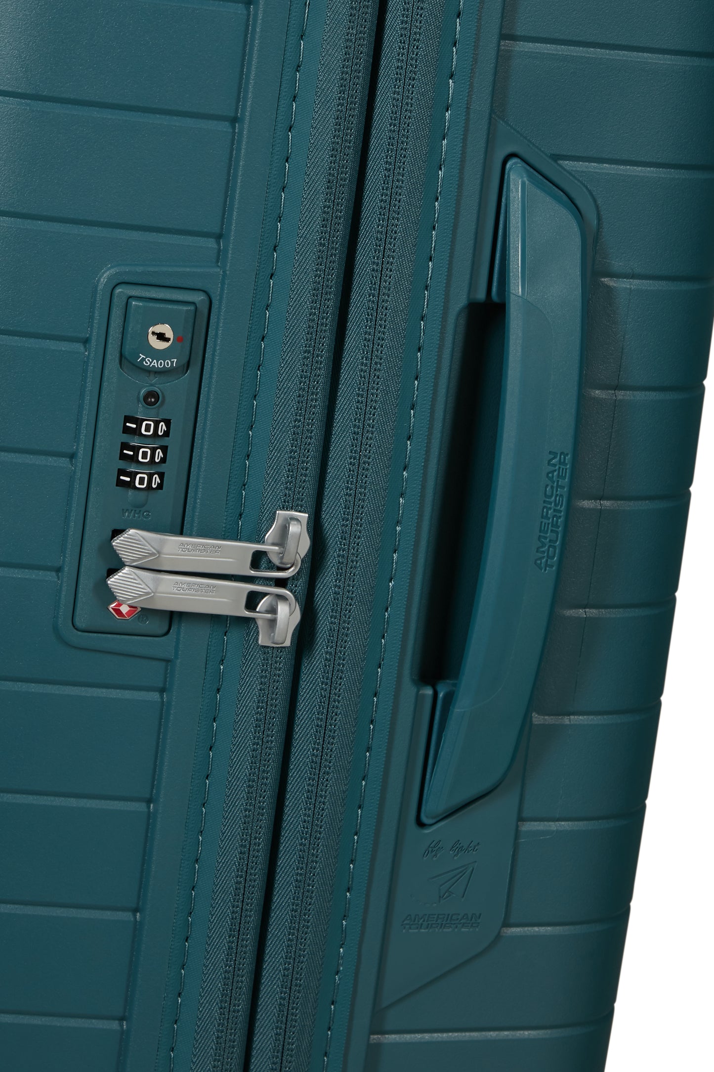 American Tourister  FASTFORWARD  spinner 68 exp.   Totally Teal