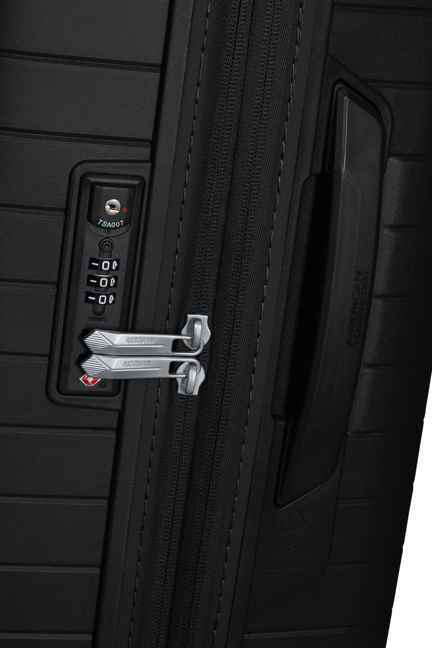 American Tourister  FASTFORWARD  spinner 68 exp.   Flash black