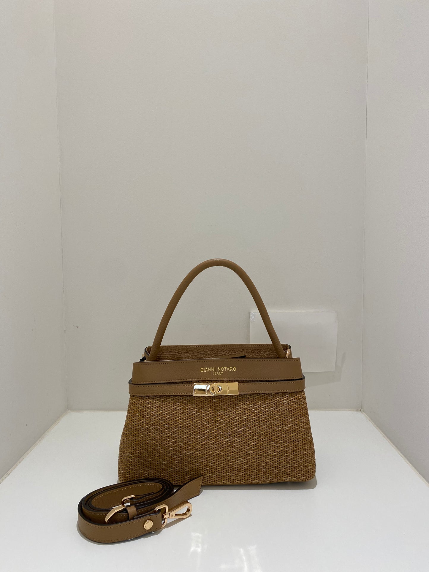 Gianni Notaro 259  couio (cognac)