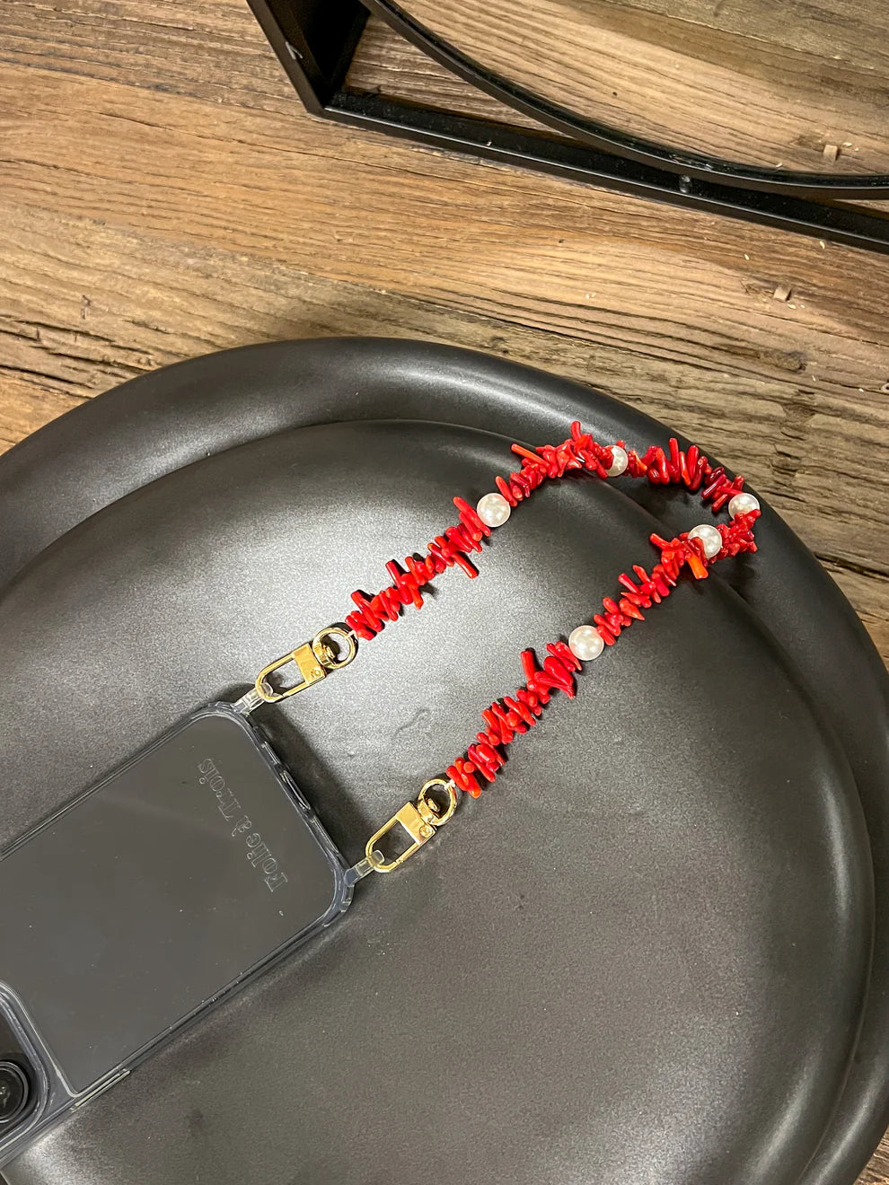 Folie à Trois  korte telefoonketting Shell Whisper  red