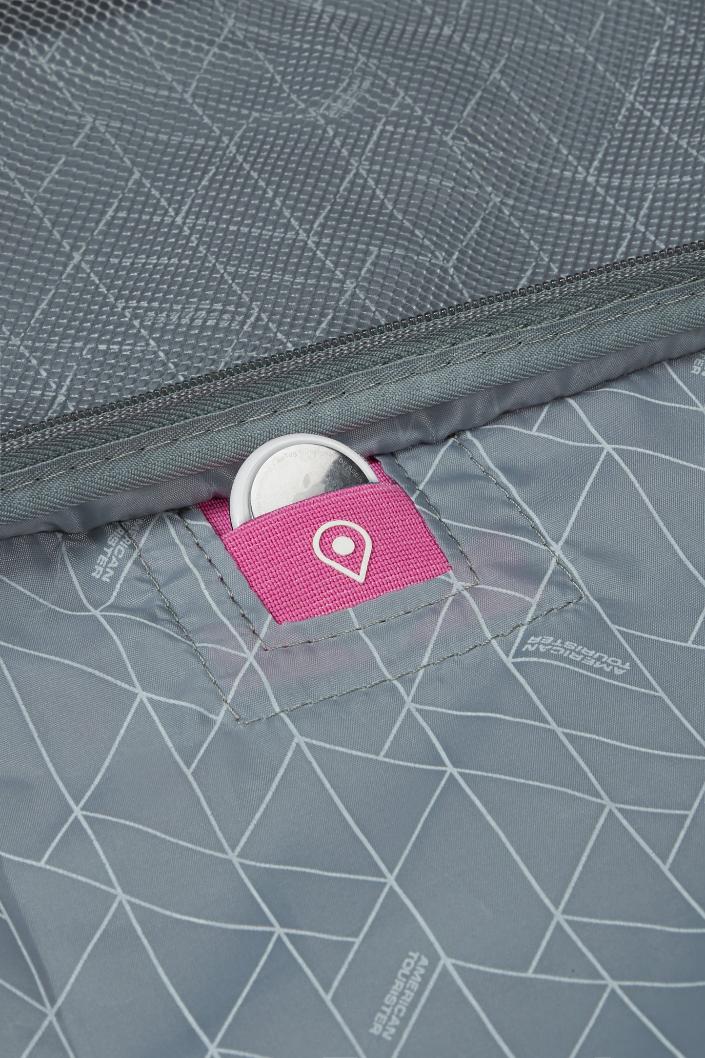 American Tourister  FASTFORWARD  spinner 68 exp.   elec.fuchsia