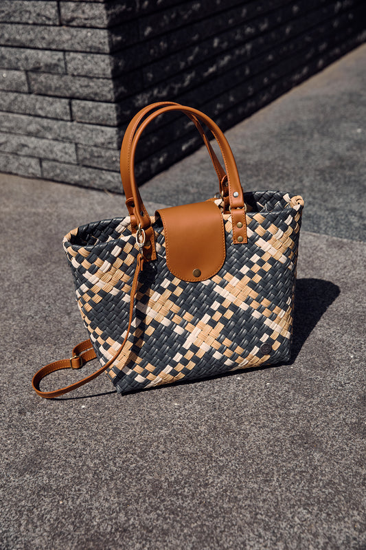 Handed By - Alley - P97 Dark grey pattern