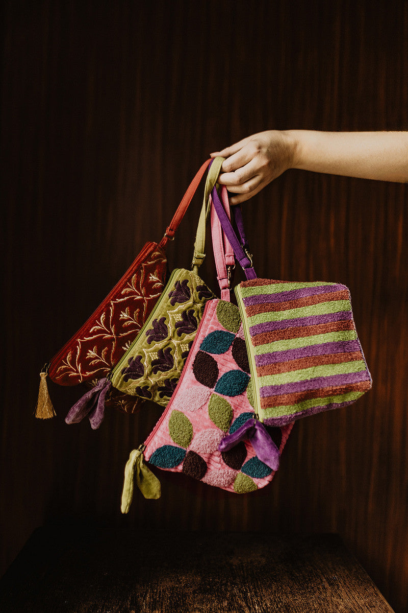 Handed By - Leela - mix201